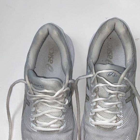 Asics Air Nimbus 19 White & Gray Athletic Running Shoes with Supportive Midsole - Picture 12 of 13